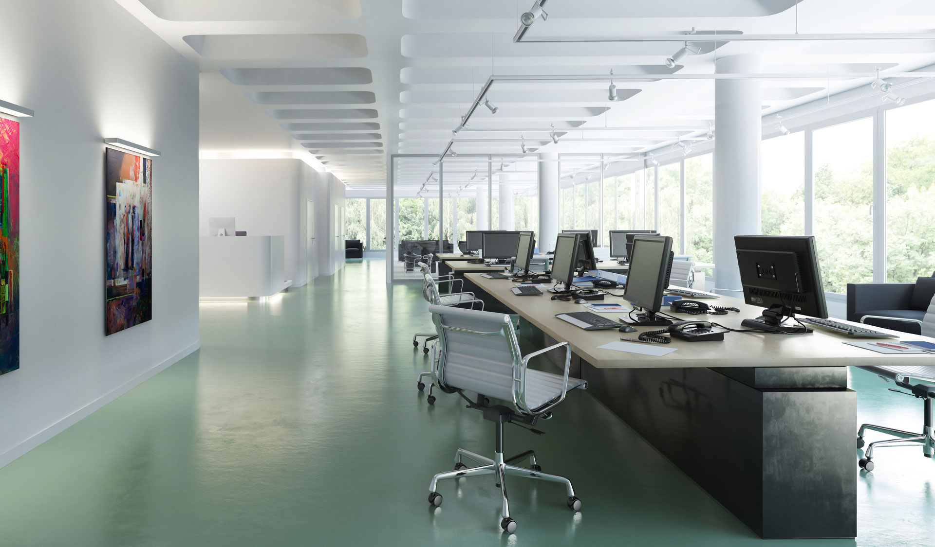 Modernes Büro mit Schreibtischen